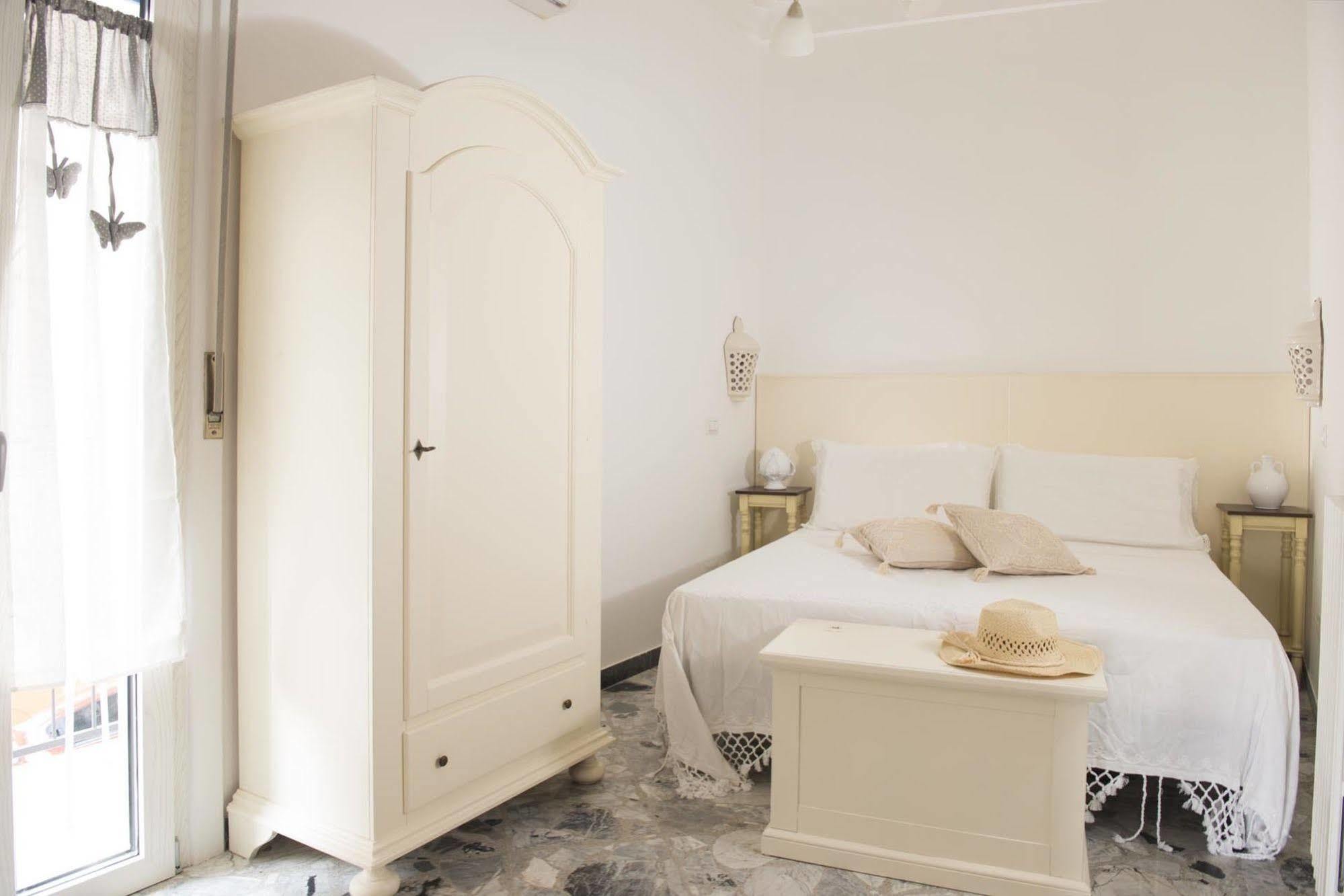 Dimora Cappuccini Guest House ชิสแตร์นีโน ภายนอก รูปภาพ