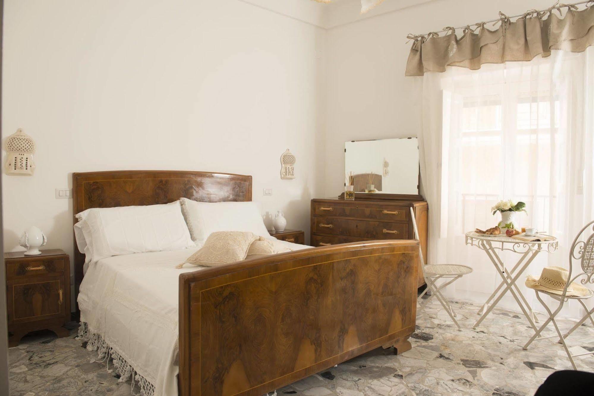Dimora Cappuccini Guest House ชิสแตร์นีโน ภายนอก รูปภาพ